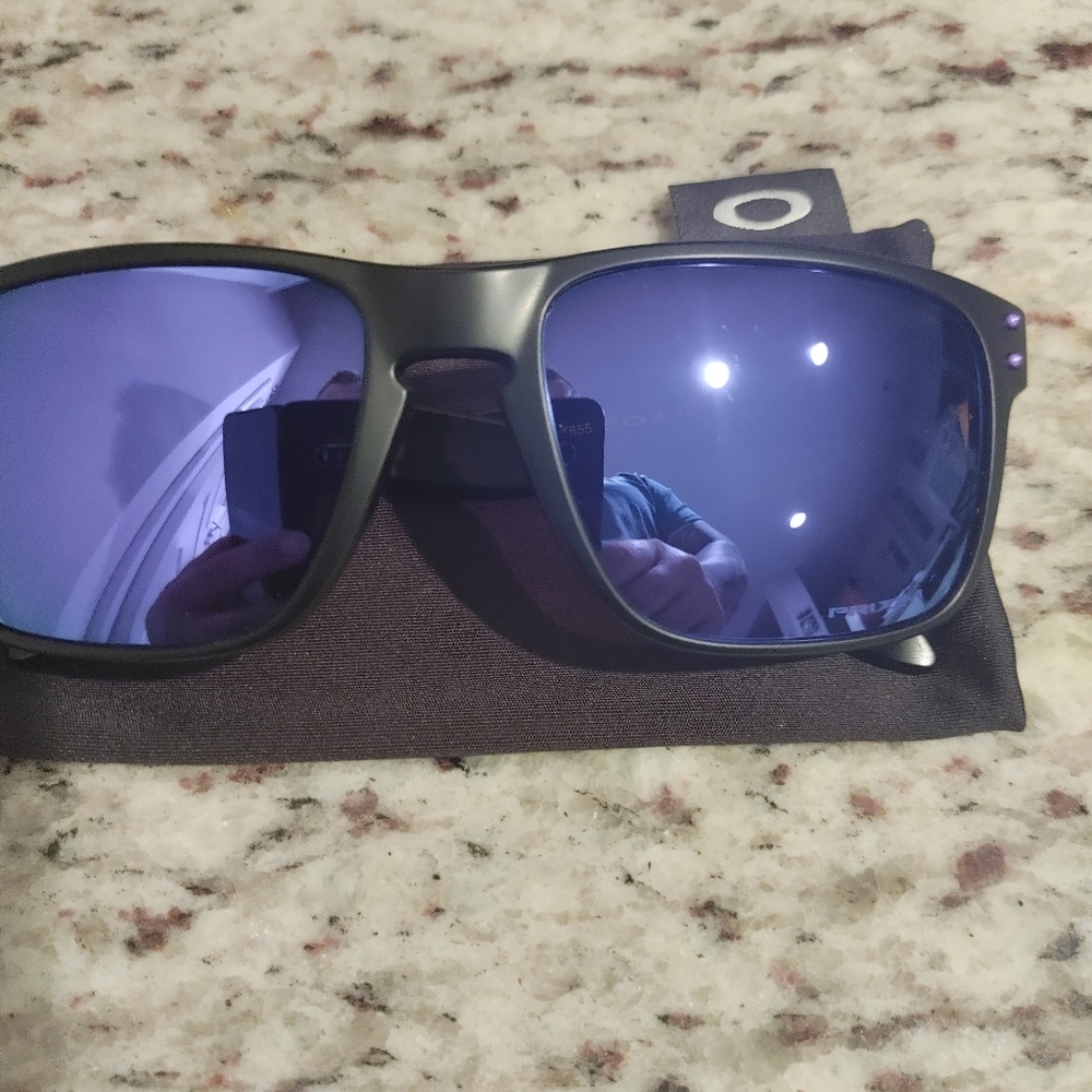COPY - Oakley Holbrook
